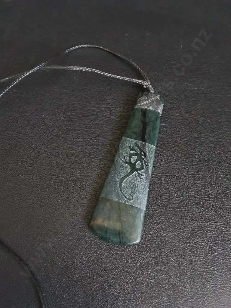 TRADITIONAL GREENSTONE TOKI PENDANT Image 1++