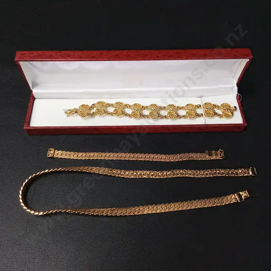 3 PIECES GOLD COLOURED JEWELLERY
