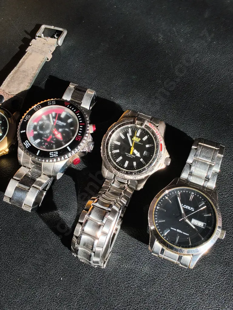 MIX OF 4 WATCHES Image 1++