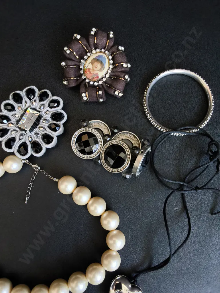 MIX OF JEWELRY Image 1++
