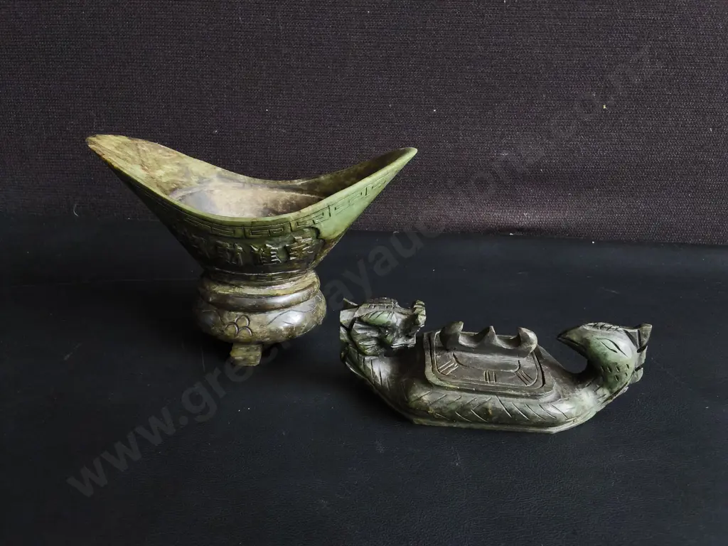 PAIR OF VINTAGE CHINESE CARVED GREEN HARDSTONE PIECES, TALLEST H 13 CM Image 1++