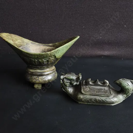 PAIR OF VINTAGE CHINESE CARVED GREEN HARDSTONE PIECES, TALLEST H 13 CM