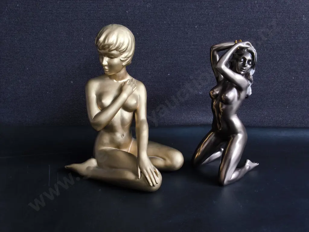 PAIR OF METALLIC FIGURATIVE SCULPTURES, TALLEST H 20 CM Image 1++