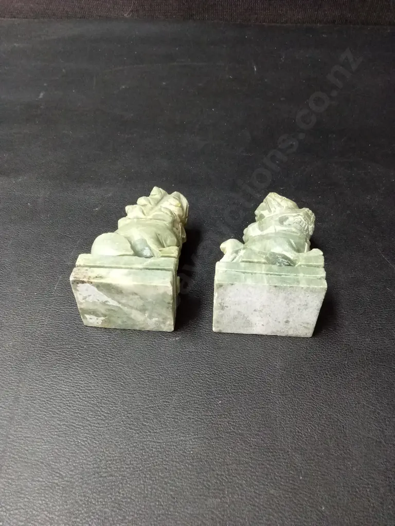2 VINTAGE CHINESE CARVED FOO DOG FIGURES H6.5CM Image 1++