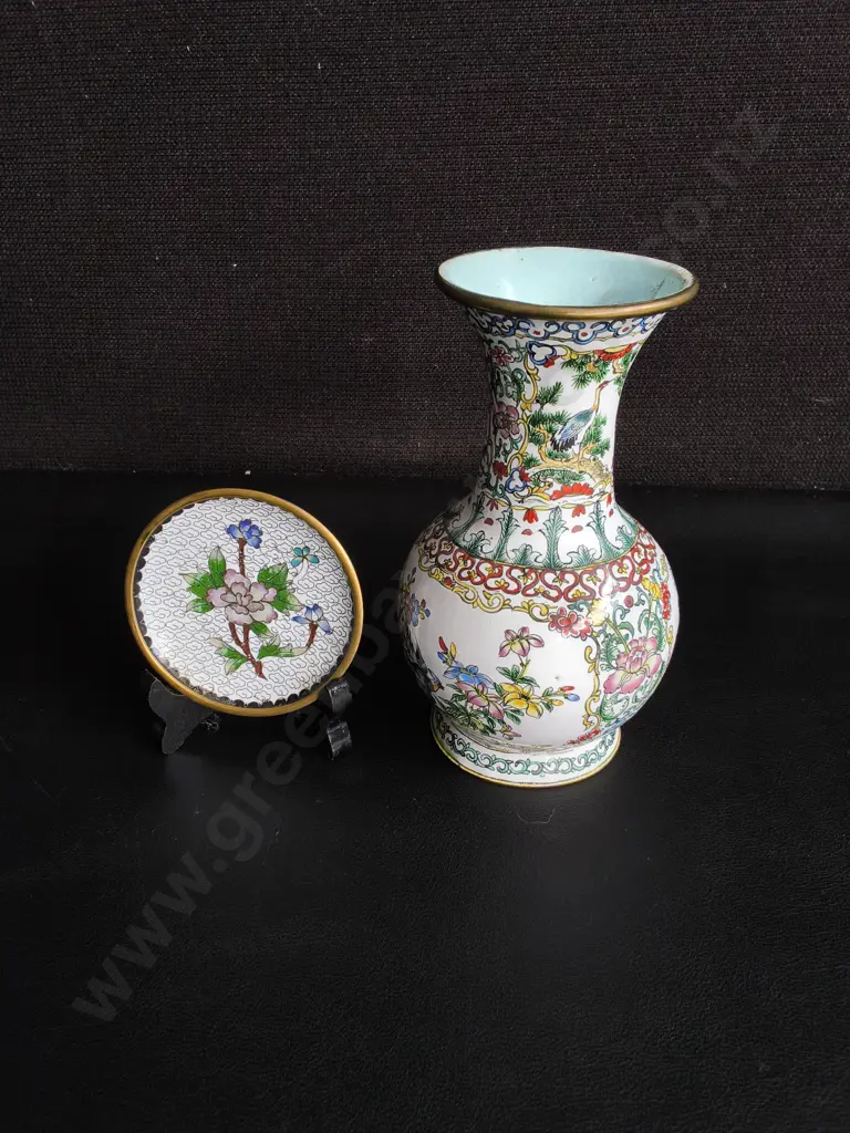 VINTAGE WHITE PORCELAIN BOTTLE VASE, AND MINIATURE DECORATIVE PLATE, TALLEST H 16 CM Image 1++