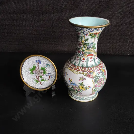 VINTAGE WHITE PORCELAIN BOTTLE VASE, AND MINIATURE DECORATIVE PLATE, TALLEST H 16 CM