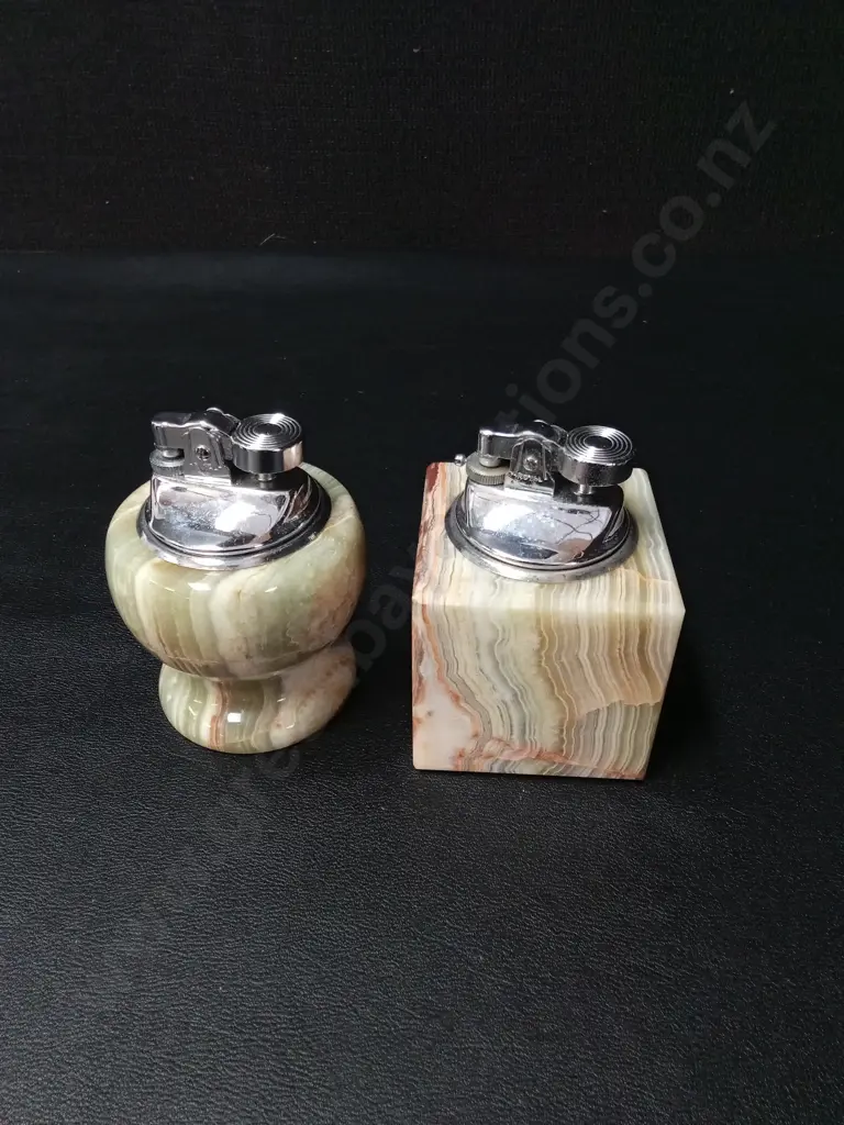 2 VINTAGE MID-CENTURY MODERN ONYX TABLE LIGHTERS TALLEST H8CM Image 1++