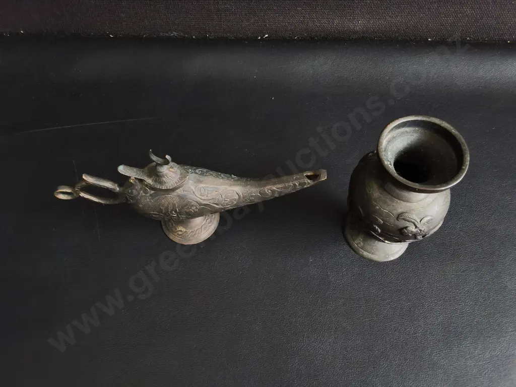 VINTAGE BRASS GENIE LAMP AND SMALL VASE, TALLEST H 13 CM Image 1++