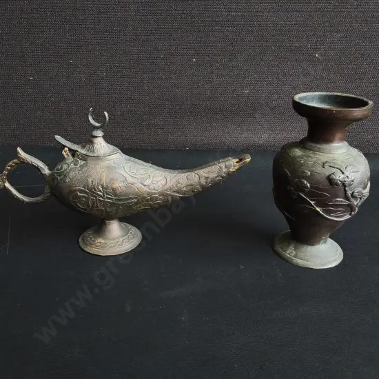 VINTAGE BRASS GENIE LAMP AND SMALL VASE, TALLEST H 13 CM