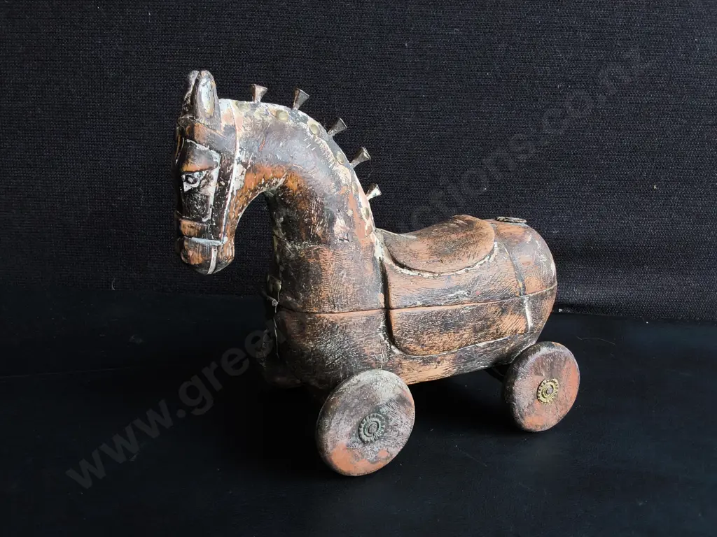 VINTAGE HAND CARVED WOODEN HORSE ON WHEELS, WITH STORAGE, W 23 CM Image 1++