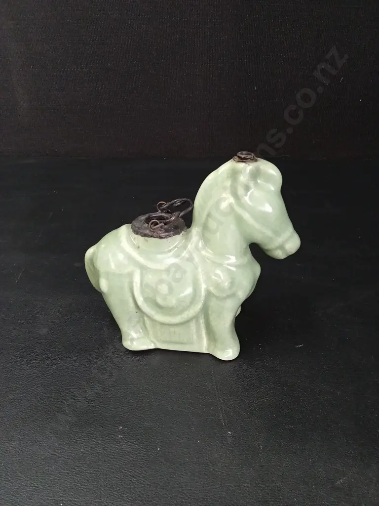 GREEN VASE H15CM AND A CERAMIC HORSE H12.5CM Image 1++