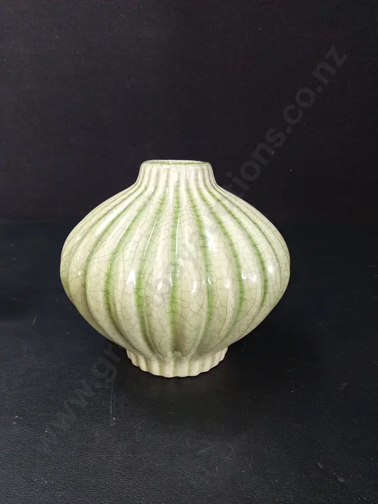 GREEN VASE H15CM AND A CERAMIC HORSE H12.5CM Image 1++