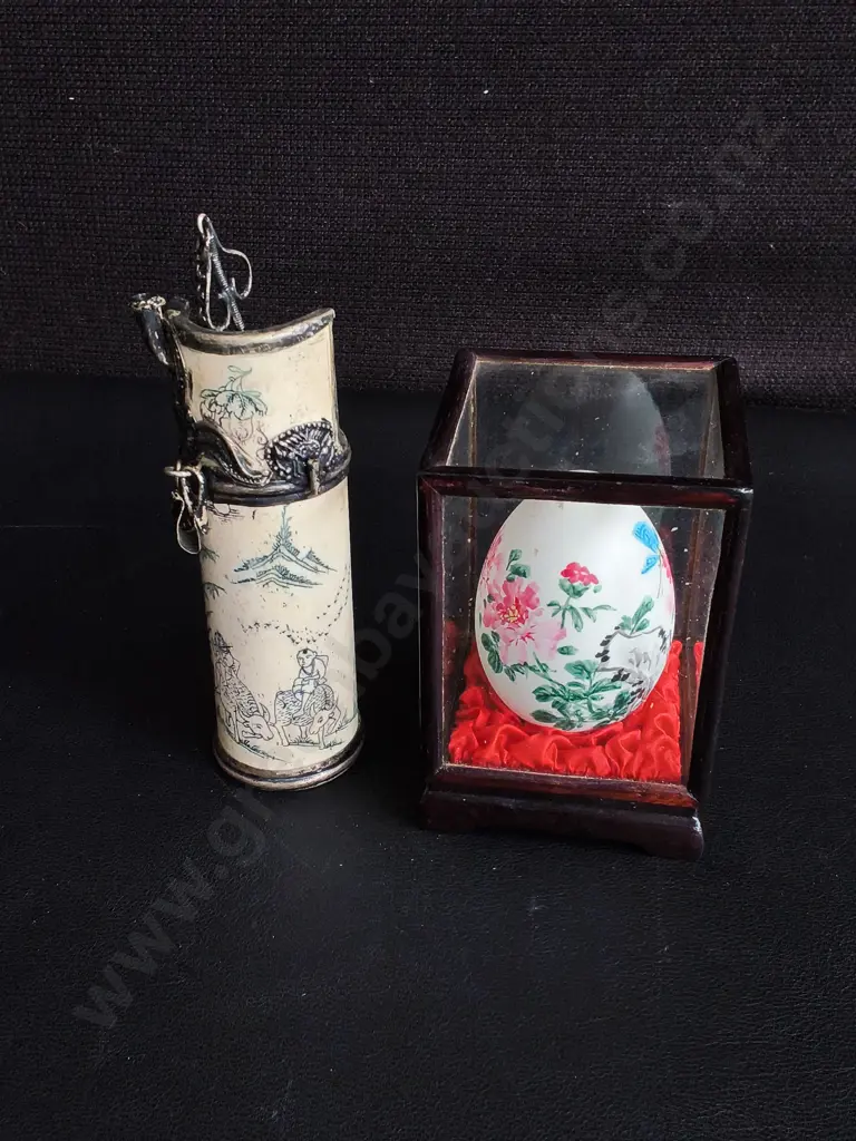 VINTAGE CHINESE HAND CARVED SCRIMSHAW BONE PIPE AND PAINTED SHOWCASE EGG, TALLEST H 14 CM Image 1++