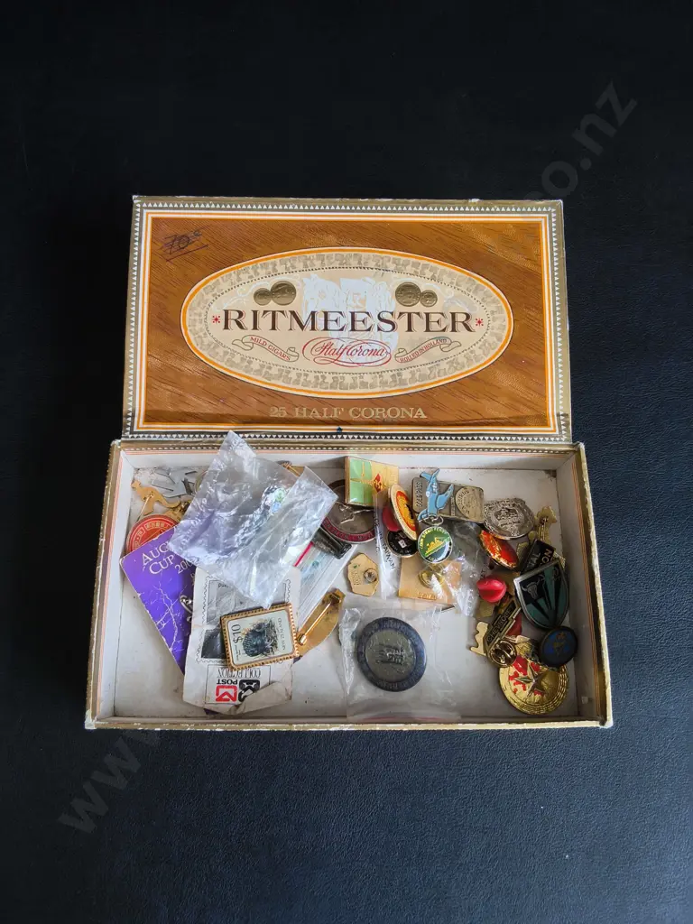 VINTAGE RITMEESTER CIGAR BOX FULL OF PINS AND BADGES Image 1++