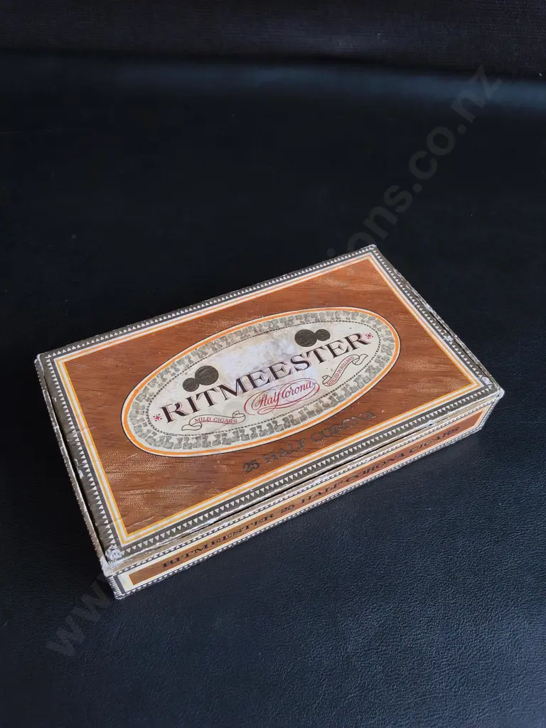 VINTAGE RITMEESTER CIGAR BOX FULL OF PINS AND BADGES Image 1++