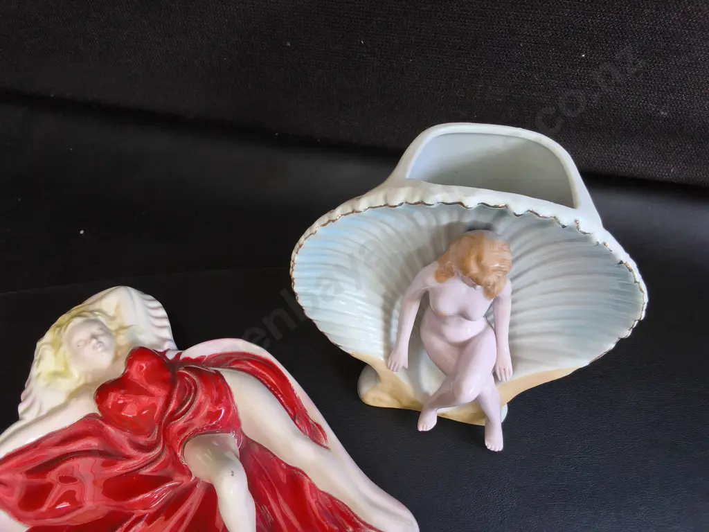 VINTAGE CERAMIC WOMAN FIGURE TRINKET DISH AND VASE, TALLEST H 20 CM Image 1++