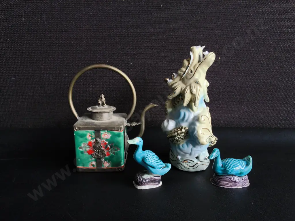 VINTAGE ASIAN PORCELAIN AND METAL DECOR, 4 PIECES, TALLEST H 14 CM Image 1++