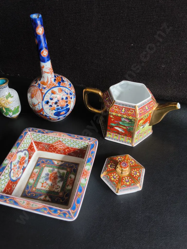 VINTAGE ASIAN PORCELAIN, HAND PAINTED, INCLUDING VASES, TEAPOT, AND BOWL, TALLEST H 20 CM Image 1++