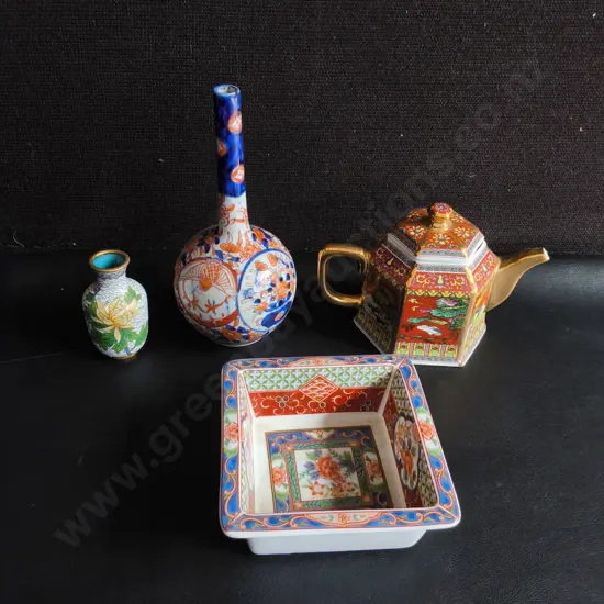VINTAGE ASIAN PORCELAIN, HAND PAINTED, INCLUDING VASES, TEAPOT, AND BOWL, TALLEST H 20 CM