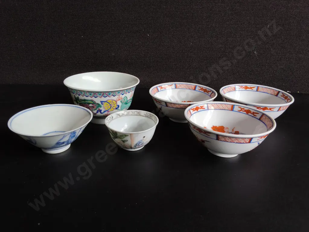 VINTAGE MIX OF CHINESE AND JAPANESE PORCELAIN TEA BOWLS AND WINE CUPS, 6 PIECES Image 1++