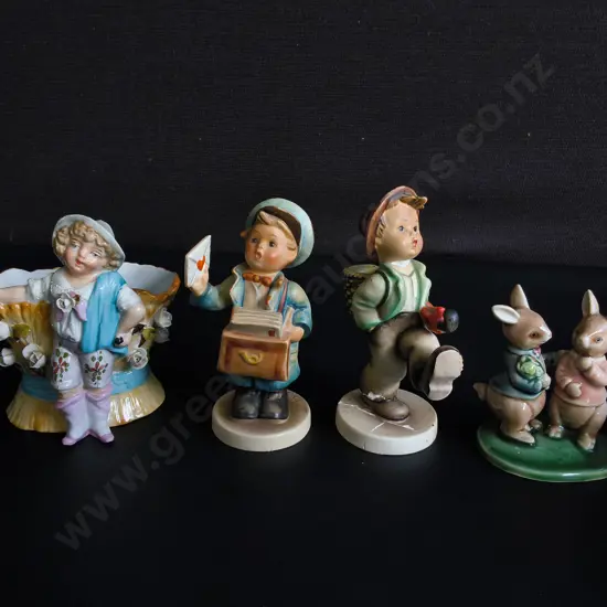 COLLECTION OF VINTAGE CERAMIC AND PORCELAIN DECORATIVE FIGURINES, TALLEST H 14 CM