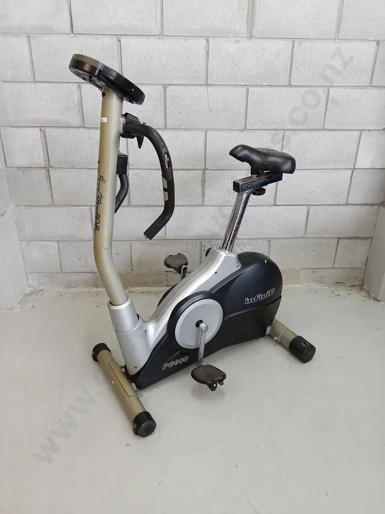 INFINITI PG900 EXERCISE BIKE Image 1++