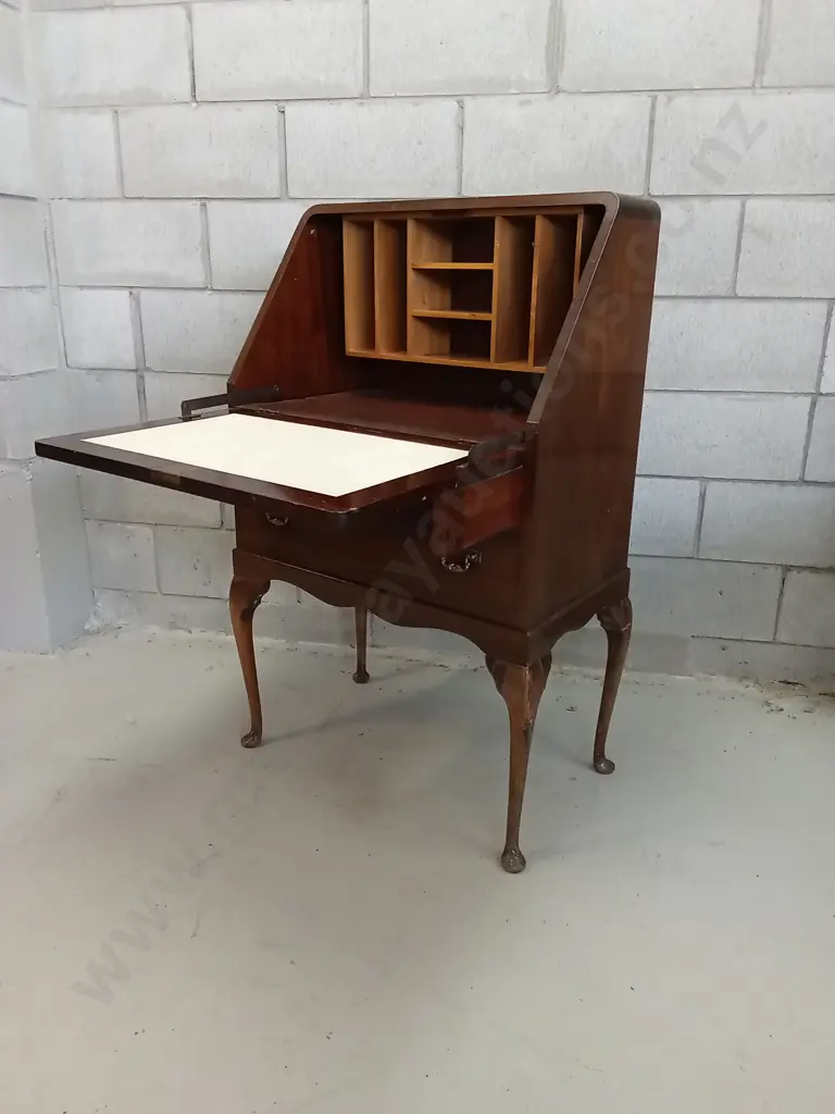 VINTAGE QUEEN ANNE-STYLE DESK WITH FOLD-DOWN WRITING LID, H 109 X W 66CM X D 41CM Image 1++