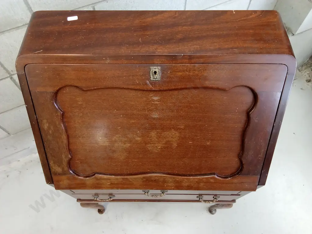 VINTAGE QUEEN ANNE-STYLE DESK WITH FOLD-DOWN WRITING LID, H 109 X W 66CM X D 41CM Image 1++