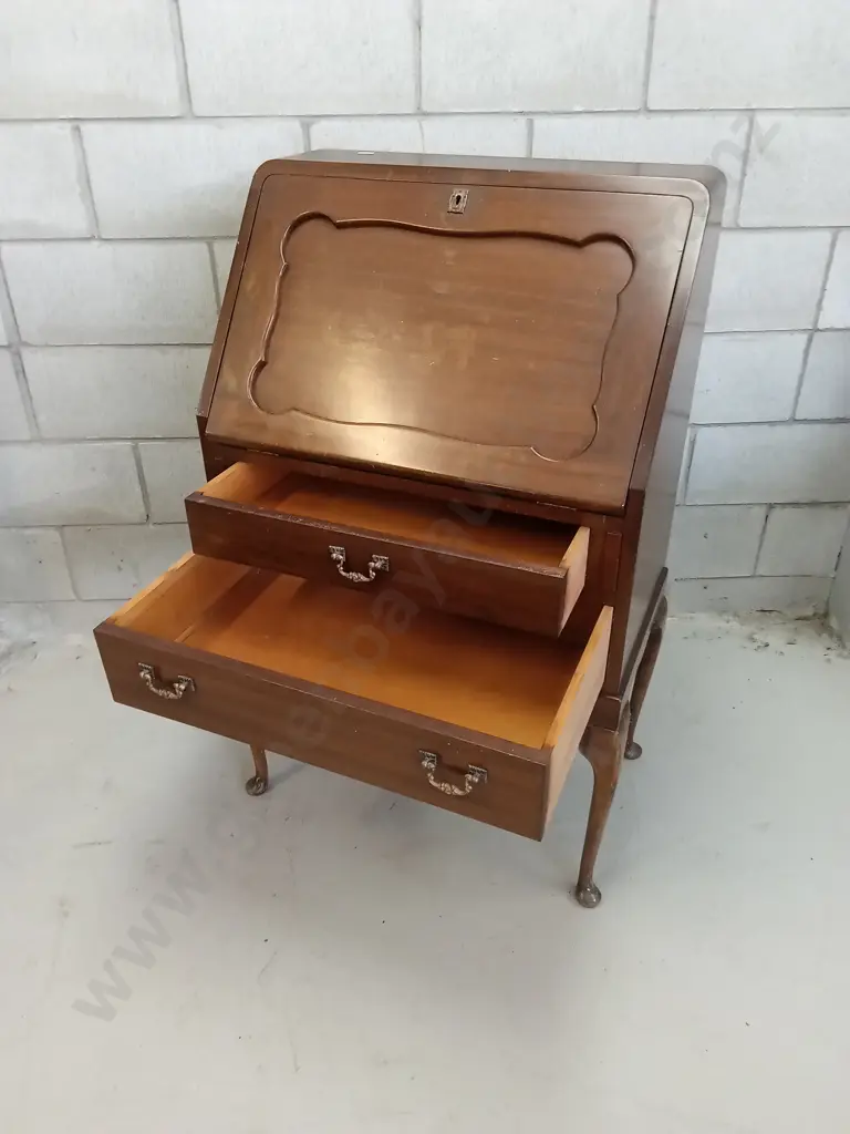 VINTAGE QUEEN ANNE-STYLE DESK WITH FOLD-DOWN WRITING LID, H 109 X W 66CM X D 41CM Image 1++