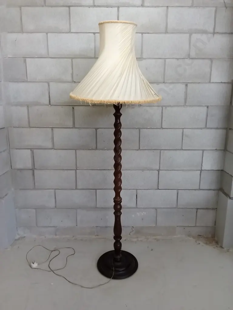 UNTESTED VINTAGE FLOOR LAMP, H 183CM Image 1++