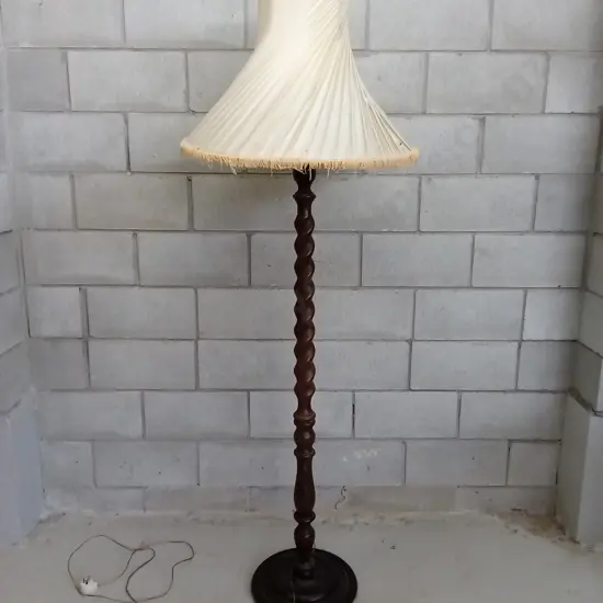 UNTESTED VINTAGE FLOOR LAMP, H 183CM