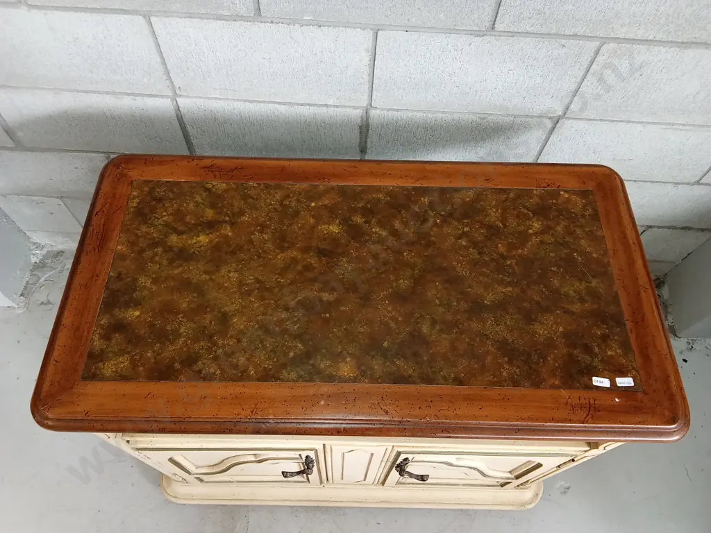 VINTAGE BAR CABINET WITH 2 DOORS H78CM W97CM D50CM. MISSING ONE WHEEL Image 1++