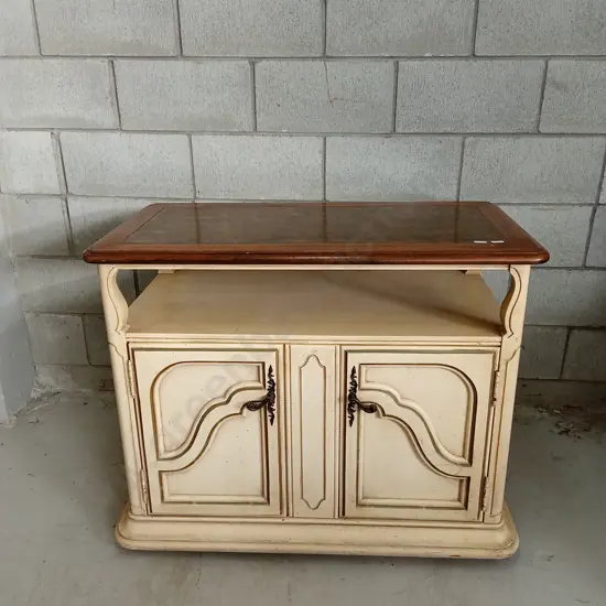 VINTAGE BAR CABINET WITH 2 DOORS H78CM W97CM D50CM. MISSING ONE WHEEL