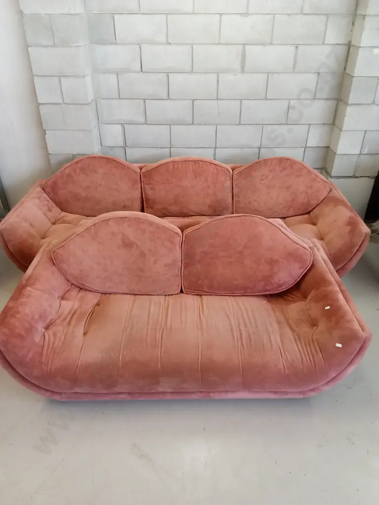 VINTAGE 1970'S MATCHING 3 SEATER & 2 SEATER CLAM SHELL COUCHES ORIGINAL COVERING BUT DYED W 205CM & 175CM Image 1++