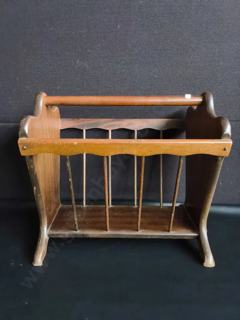VINTAGE MID CENTURY WOODEN MAGAZINE RACK, H 42 CM Image 1++