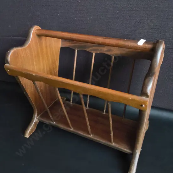 VINTAGE MID CENTURY WOODEN MAGAZINE RACK, H 42 CM