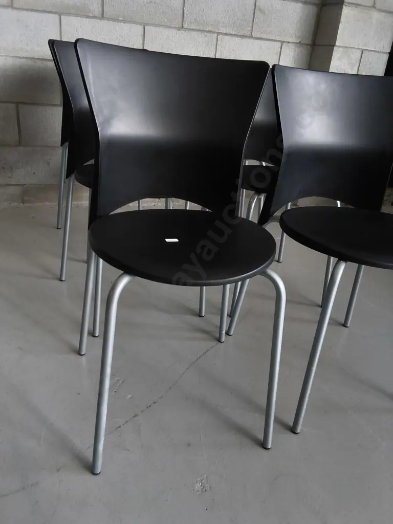 SET OF 6 STACKABLE CHAIRS Image 1++