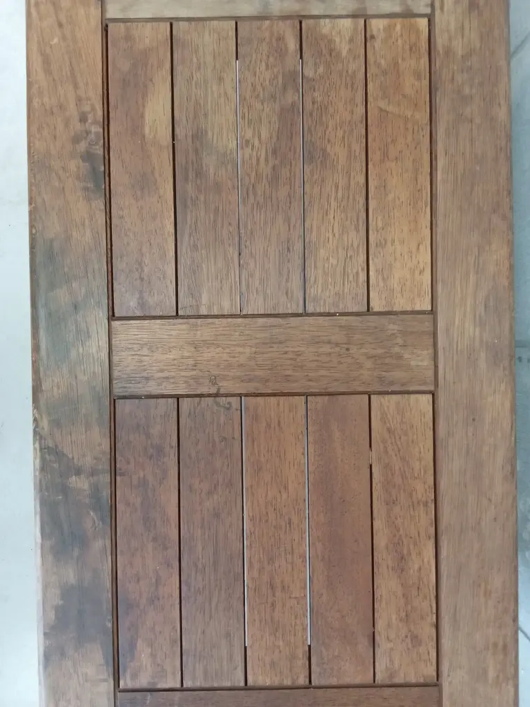 SMALL WOODEN COFFEE TABLE, H 41CM X W 90CM X D 53CM Image 1++