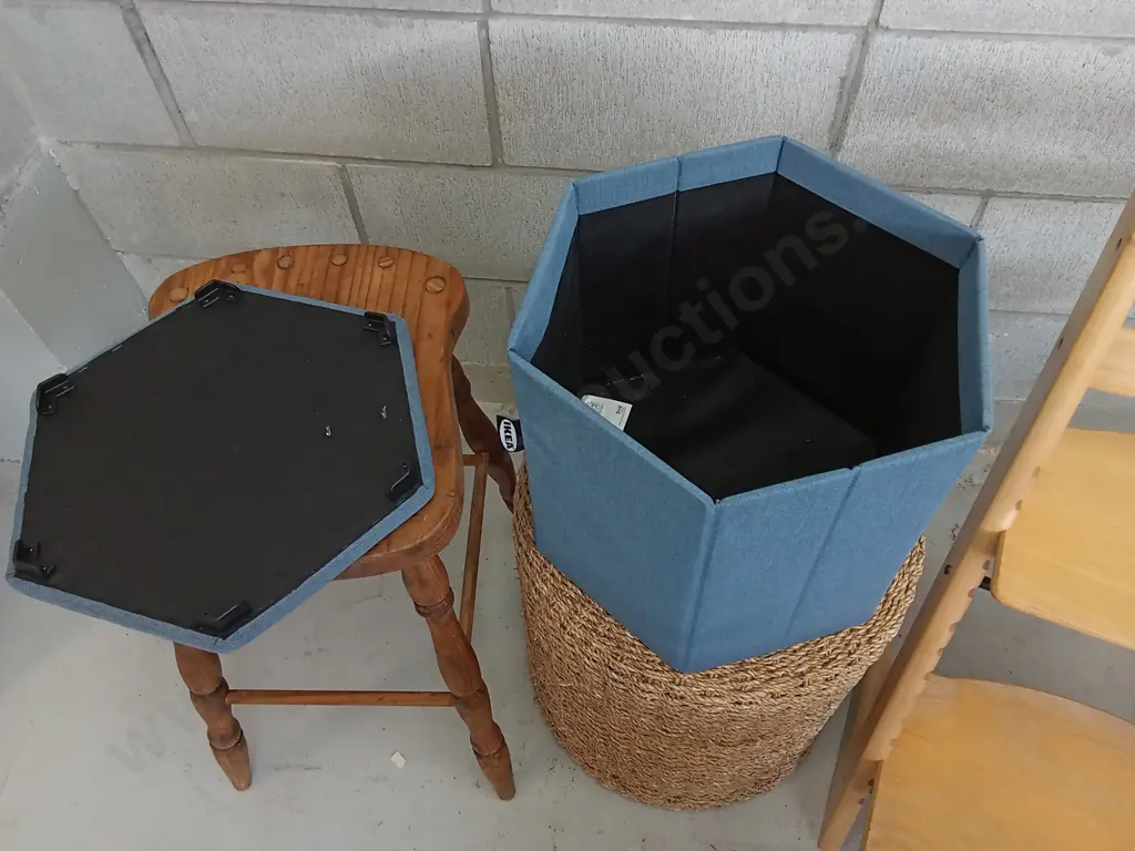 MIX OF HOME DECOR, STEP LADDER IS 79CM TALL Image 1++