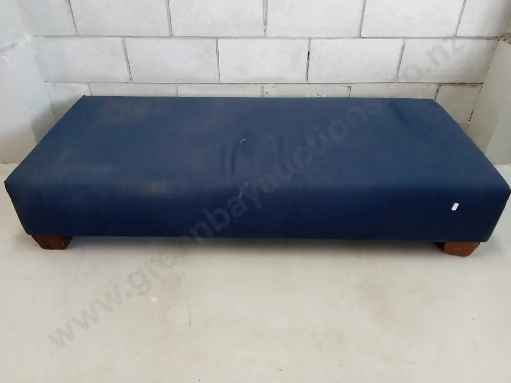 CUSHIONED BENCH BLOCK, H 32CM X W 150CM X D 67CM Image 1++