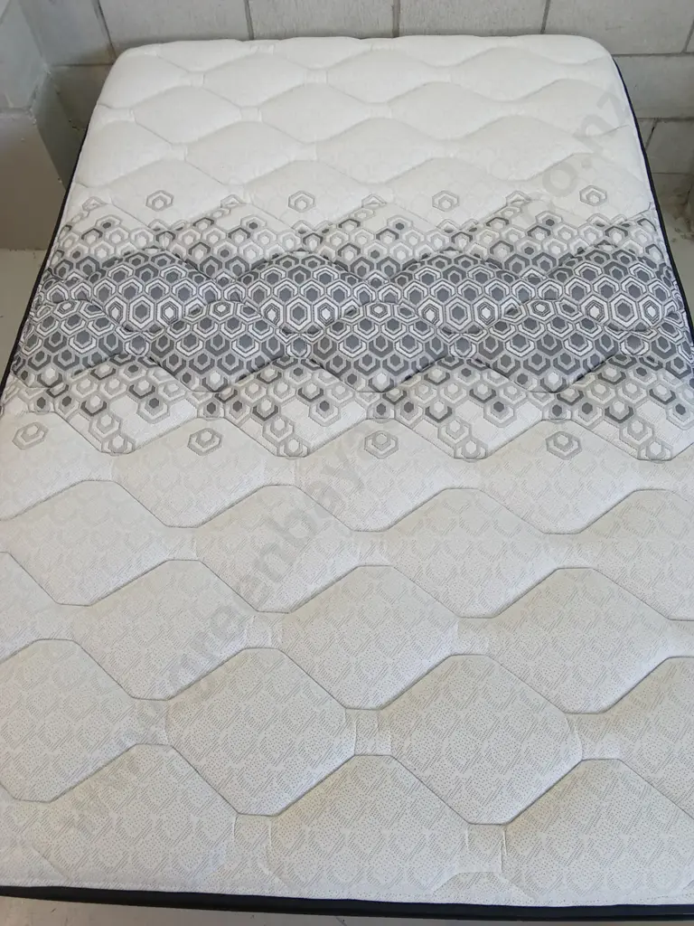 SLEEPYHEAD CHIROPRACTIC CARDIFF SERIES BED AND BASE. 203CM X137CM EXCELLENT CONDITION Image 1++