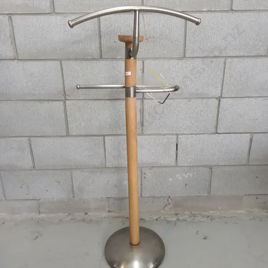 FREESTANDING CLOTHES VALET STAND, 113CM