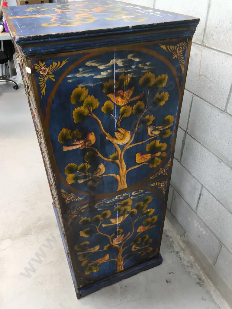 TALL WOODEN CHEST OF DRAWERS WITH HAND PAINTED DECAL, H 125CM X W 69CM X D 49CM Image 1++