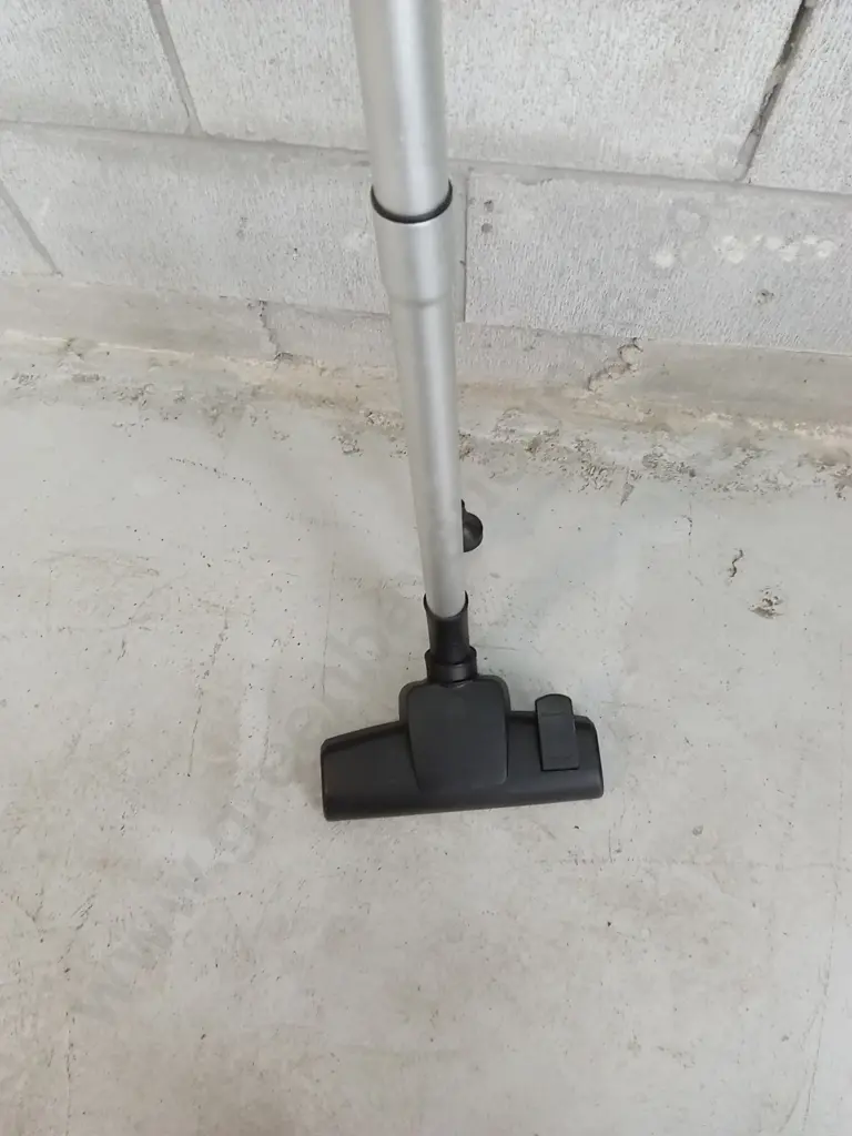 VACUUM CLEANER WORKING Image 1++