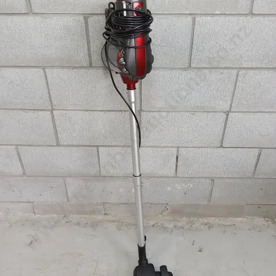 VACUUM CLEANER WORKING