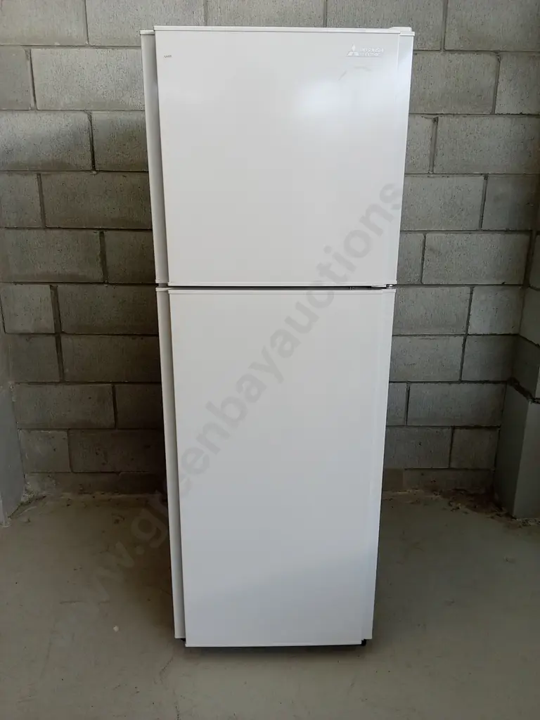 MITSUBISHI ELECTRIC FRIDGE FREEZER, H 158CM X W 55CM X W 57CM Image 1++
