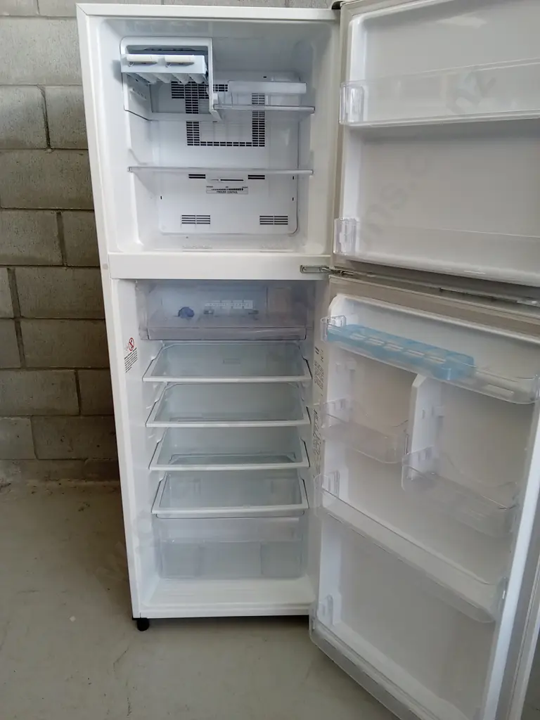 MITSUBISHI ELECTRIC FRIDGE FREEZER, H 158CM X W 55CM X W 57CM Image 1++