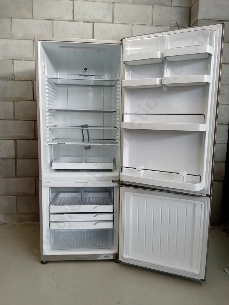 FISHER&PAYKEL FRIDGE AND FREEZER, H 169 X W 64CM X D 67CM Image 1++