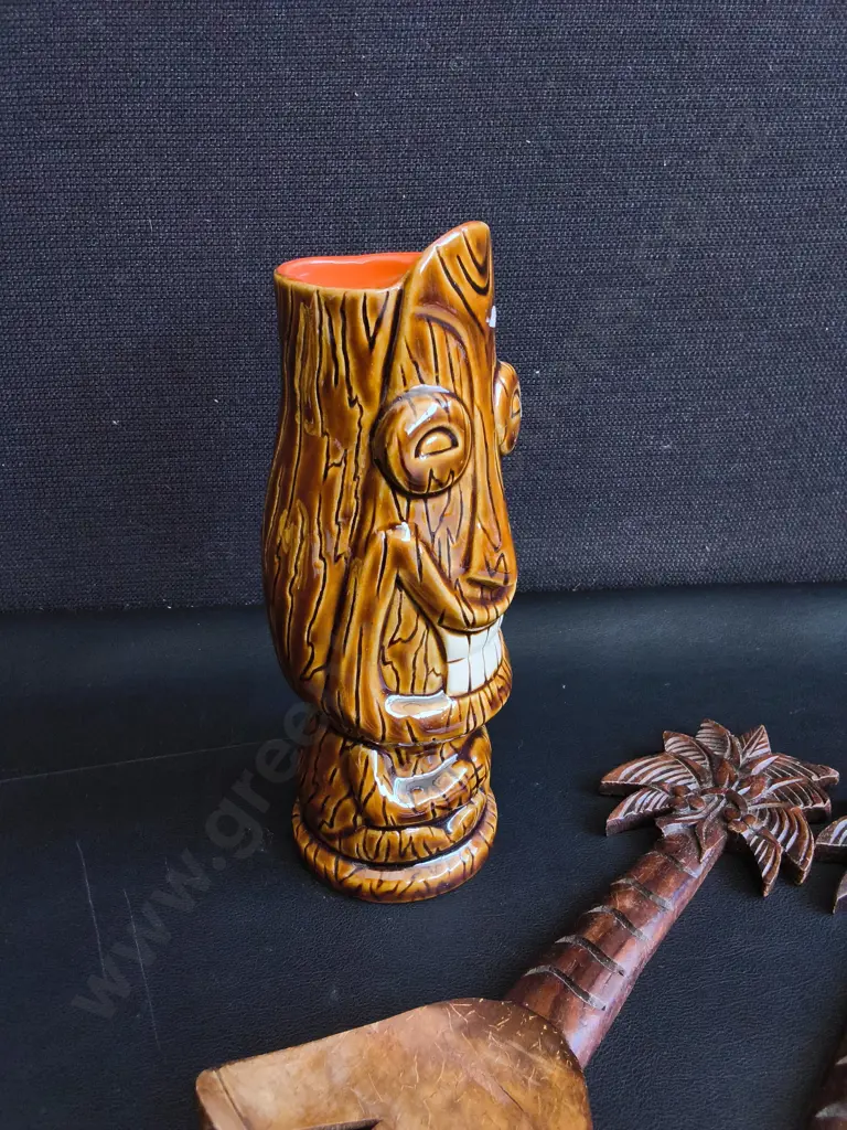 GLAZED CERAMIC TIKI VASE AND PAIR OF HAND CARVED PALM TREE WOODEN SALAD SERVERS, TALLEST H 20 CM Image 1++