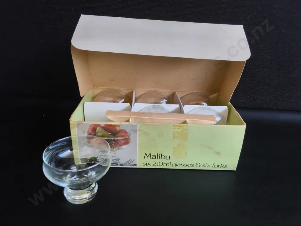 VINTAGE BOXED MALIBU SWEETS SET, 6 GLASSES Image 1++